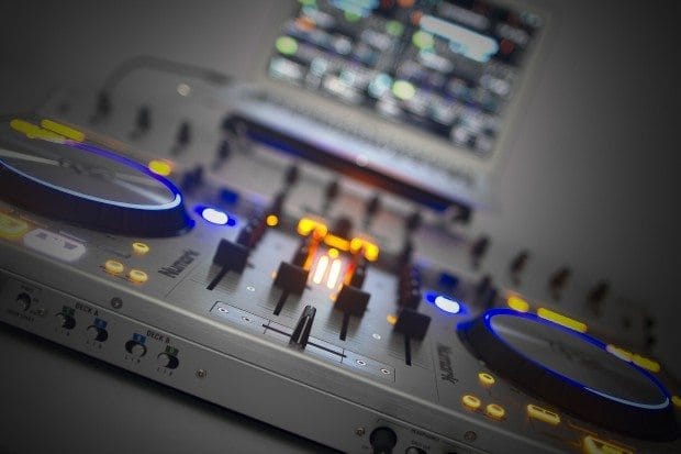 Numark 4Trak Traktor DJ Controller Review 