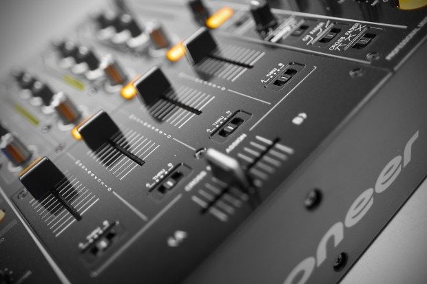 Pioneer DJM-850 4 channel DJ mixer review