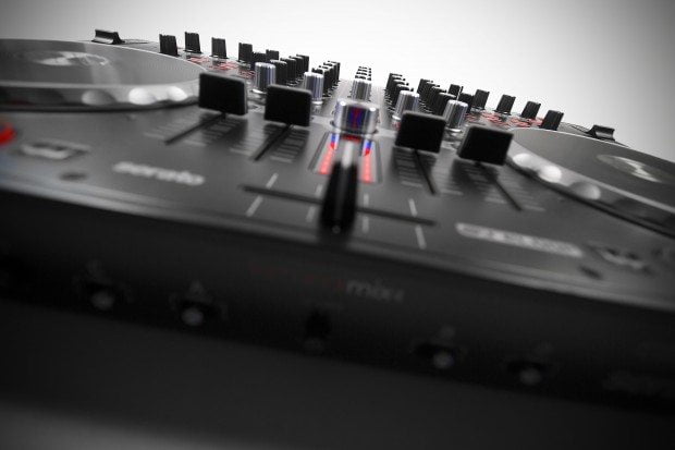 Reloop Terminal 4 Mix DJ Controller Review (12)