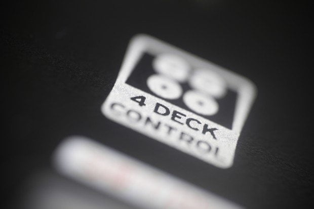 Reloop Terminal 4 Mix DJ Controller Review (5)