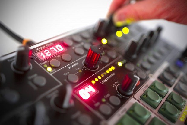 Glanzmann 4tracktrigger DJ MIDI Controller Traktor (13)