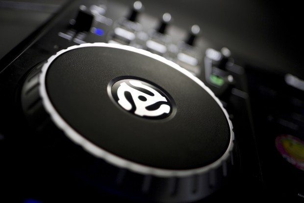 Numark IDJ Pro iOS iPad DJ Controller (5)