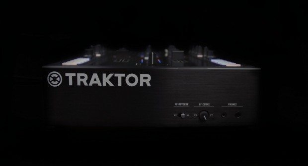 Native Instruments Kontrol Z2 mixer (1)