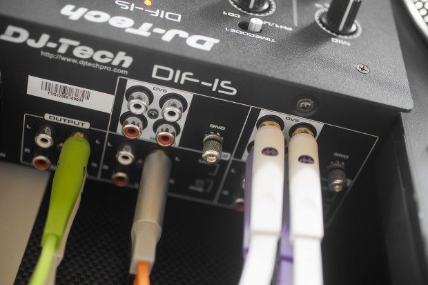 DJ Tech DIF-1S Scratch Mixer with mini innofader review (4)