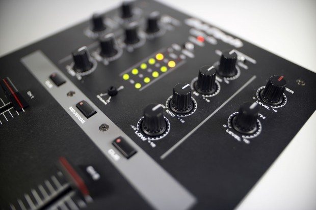 DJ Tech DIF-1S Scratch Mixer with mini innofader review (24)