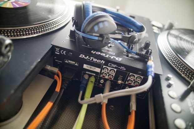 REVIEW: DJ Tech DIF-1S Scratch Mixer