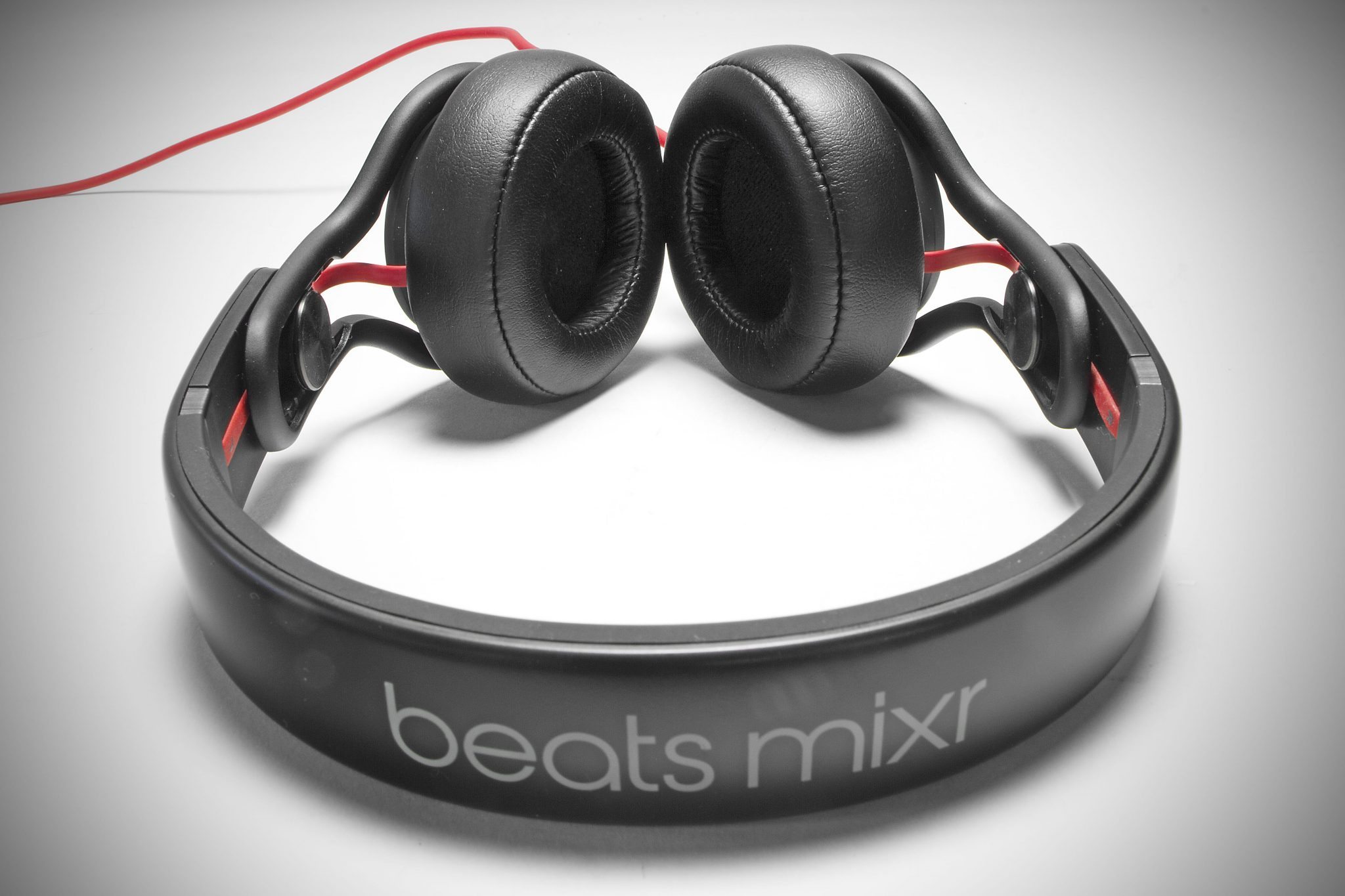 Komedieserie dårlig Bliv oppe REVIEW: Beats By Dre Mixr DJ Headphones • DJWORX
