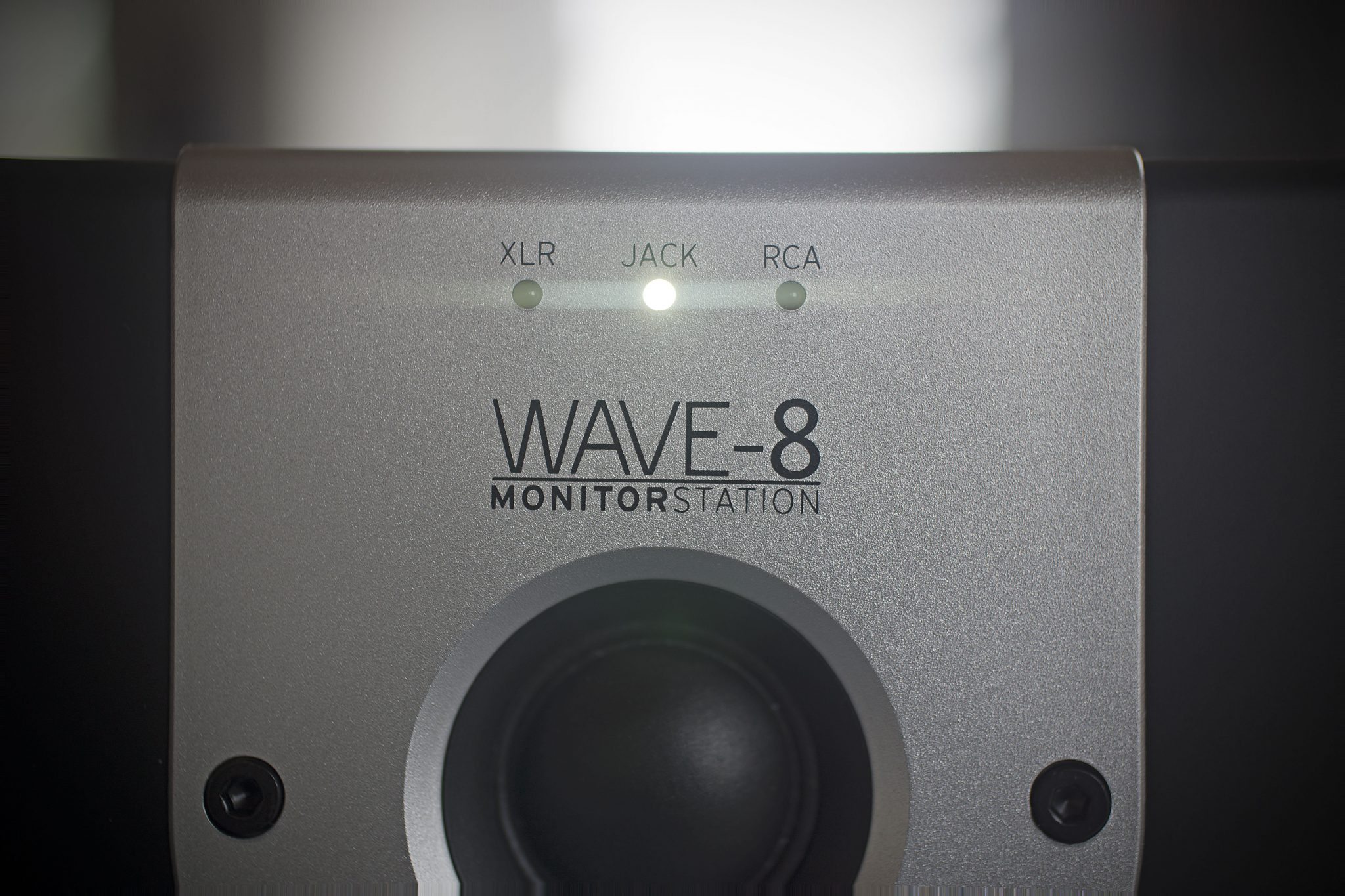 REVIEW: Reloop Wave 8 Studio Monitors • DJWORX