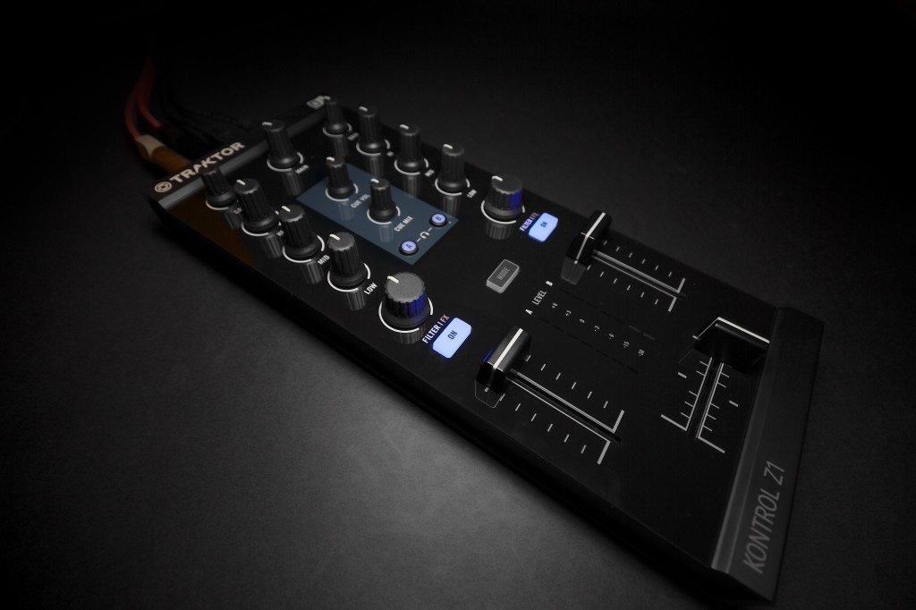 Native Instruments Traktor Kontrol Z1 DJ controller Review iOS iPad iPhone (16)