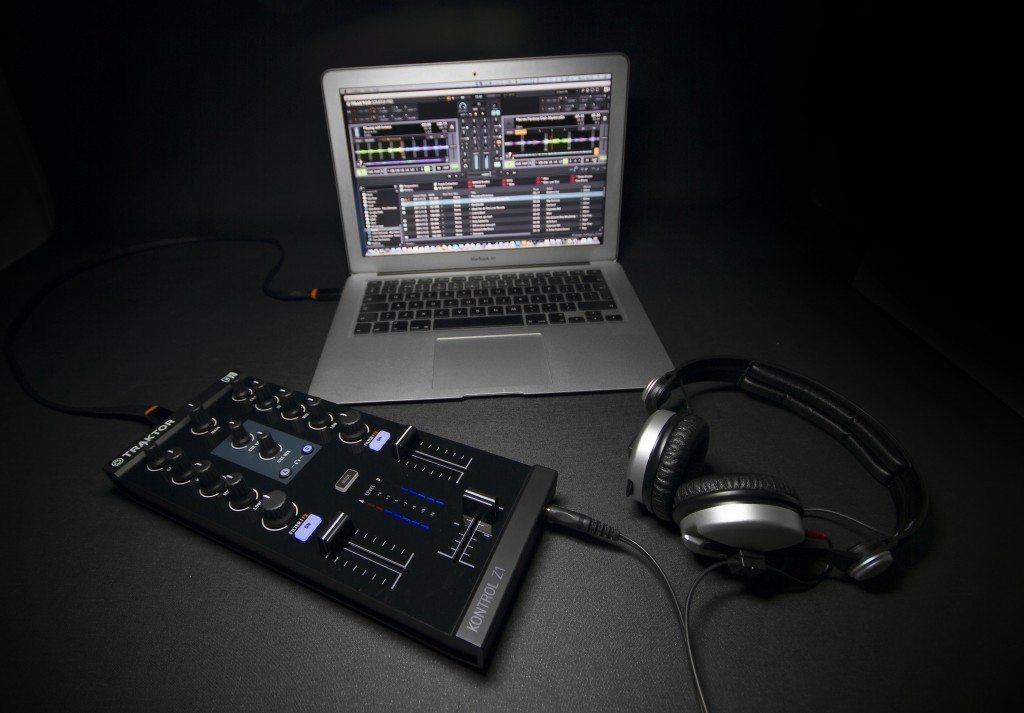 Native Instruments Traktor Kontrol Z1 DJ controller Review iOS iPad iPhone (7)