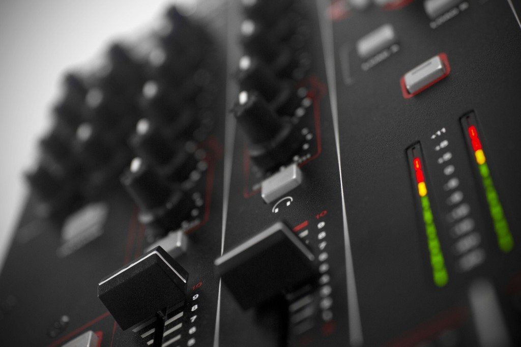 American Audio 14 MXR DJ controller mixer review (4)
