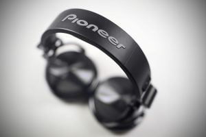 Pioneer HDJ-1500 DJ Headphones Review (1)