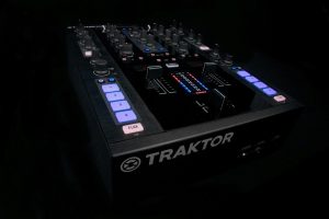 Native Instruments Kontrol Z2 mixer (9)
