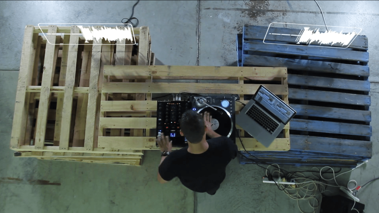 DJ Zeke video performance - Unbelievable skills on a Traktor Z2 1 DJ Zeke video performance - Unbelievable skills on a Traktor Z2