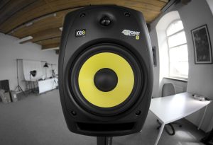 DJ studio monitor group test krk rokit 8