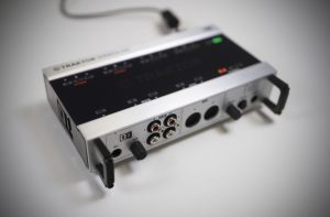 Native Instruments Traktor scratch audio 10 audio interface review (2)