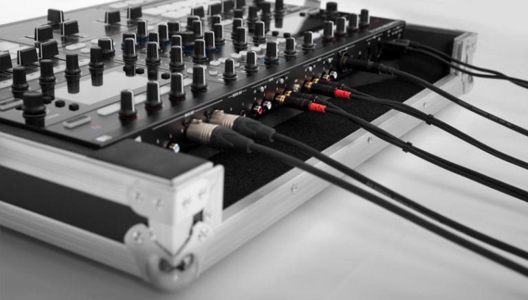 Official flight case for Traktor Kontrol S8 available now 1 Traktor Kontrol S8 flight case (12)