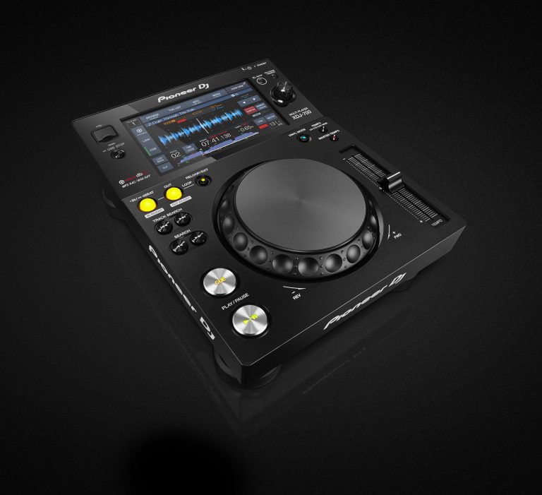 Pioneer DJ rekordbox XDJ-700 media player controller (7)