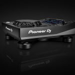 Pioneer DJ rekordbox XDJ-700 media player controller (1)