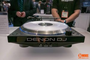 NAMM 2016 Denon DJ VL12 turntable (11)