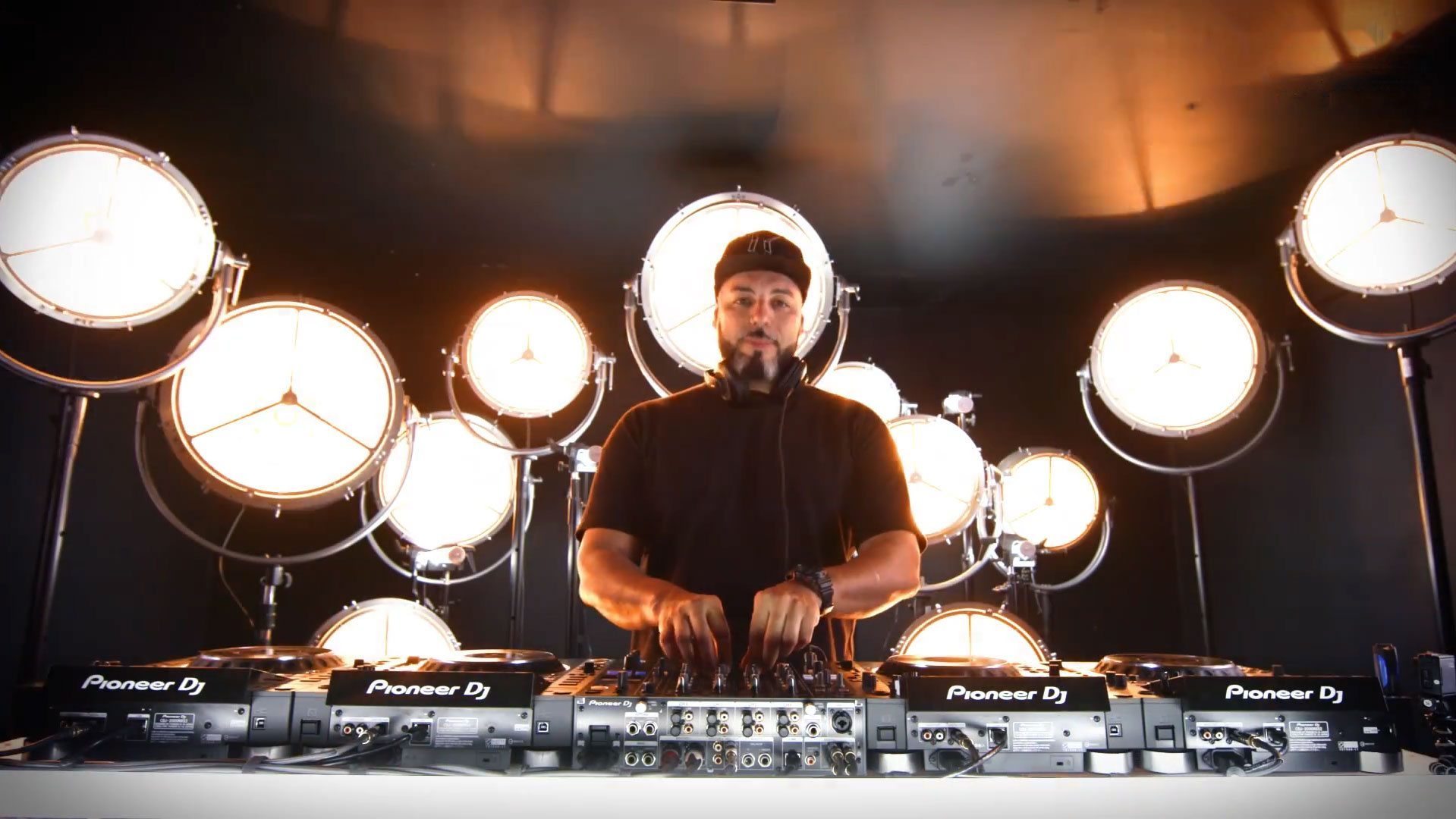 VIDEO: Roger Sanchez on the Pioneer DJ NXS2s 1 Pioneer DJ Roger Sanchez DJM-900NXS2 CDJ-2000NXS2 Undr The Radr (2)